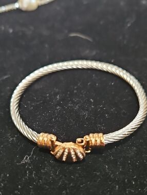 Two-Tone Cable Bangle Bracelet with Shell Clasp - Silver & Gold